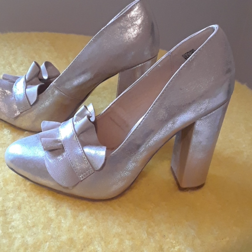 Shoes - Picture 3 of 6